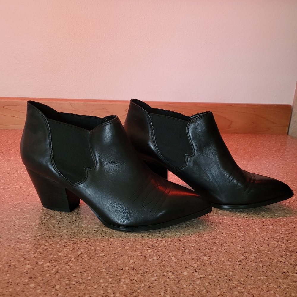 Bellla Vita Black Booties sz 11 NWOB